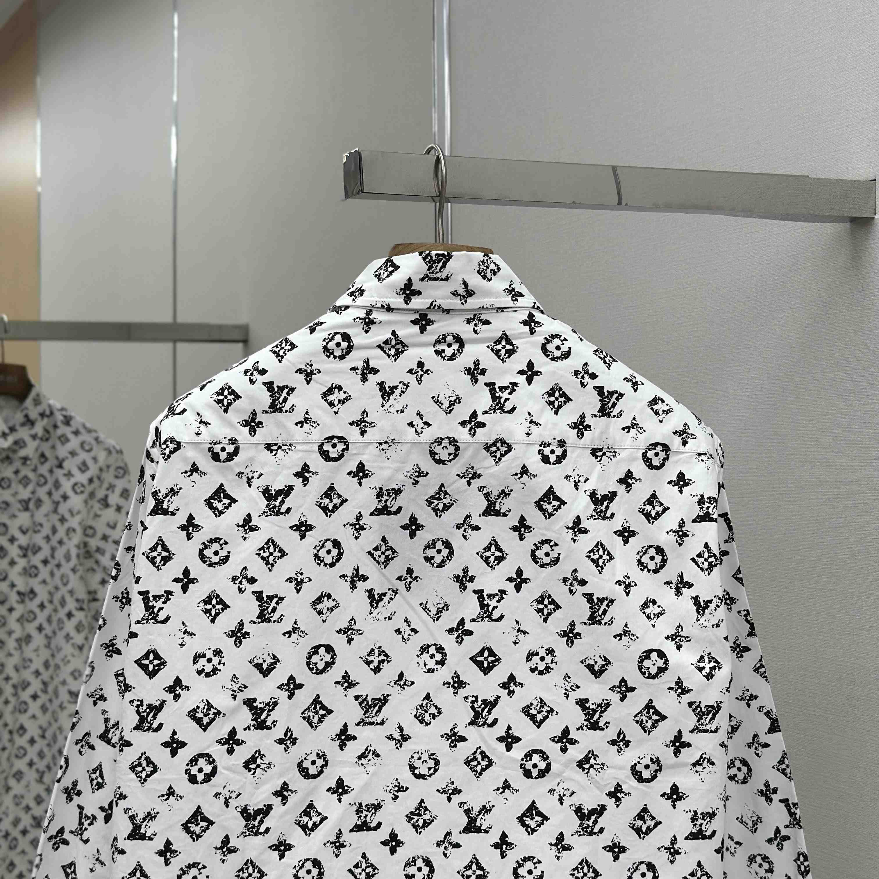 Louis Vuitton Monogram Fil Coupé Shirt   1AHX52 - DesignerGu