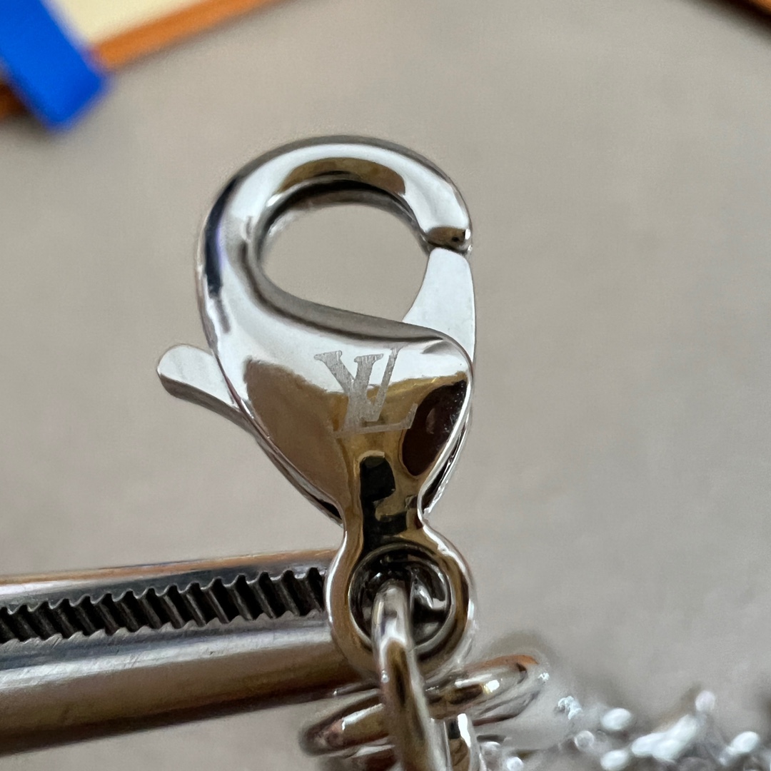 Louis Vuitton LV Sailor Medium Bracelet   M03187 - DesignerGu