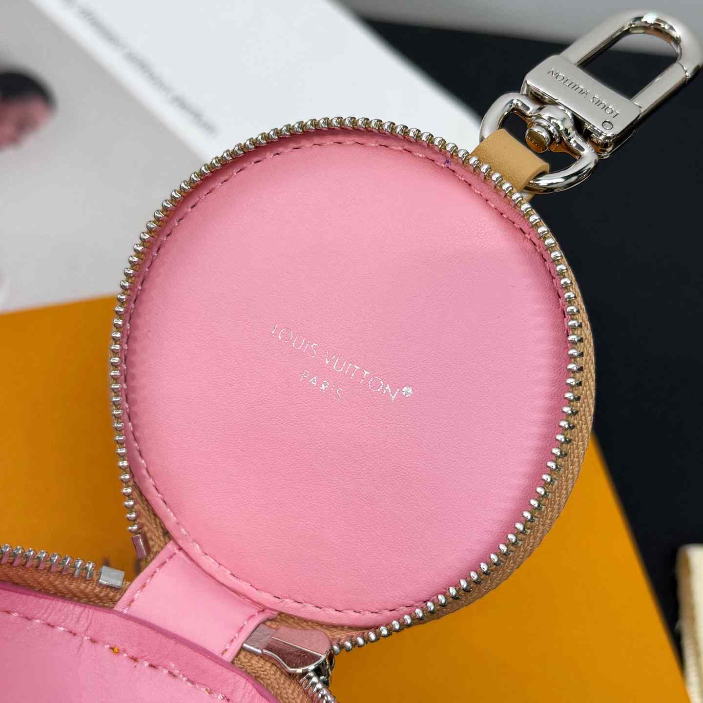 Louis Vuitton LV Donut Bag Charm   M02549 - DesignerGu