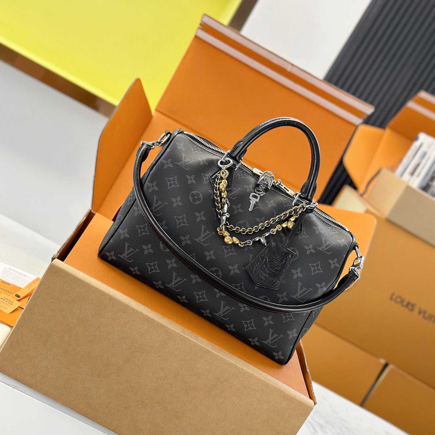 Louis Vuitton Speedy Soft 30   M15102 - DesignerGu