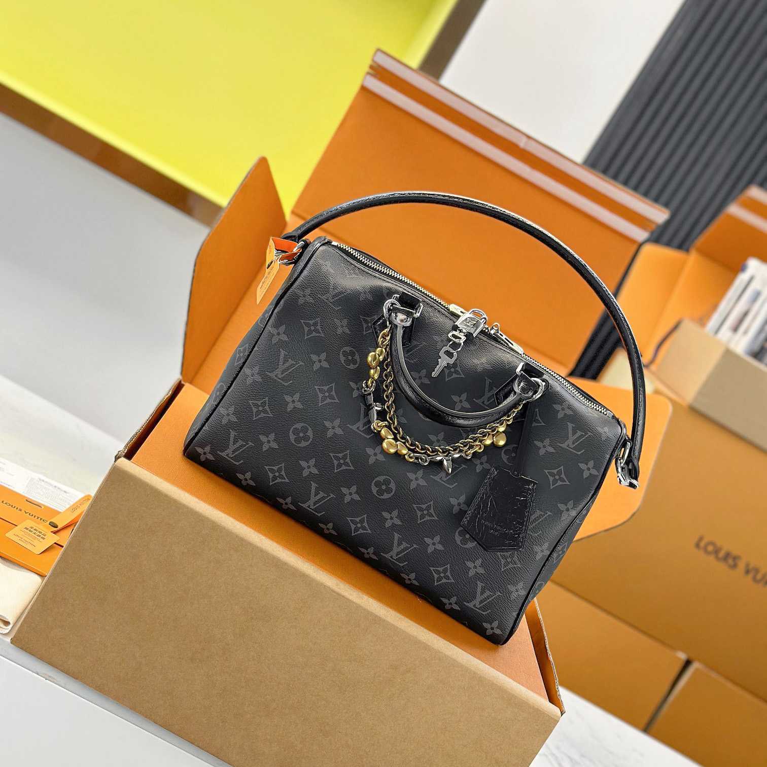 Louis Vuitton Speedy Soft 30   M15102 - DesignerGu