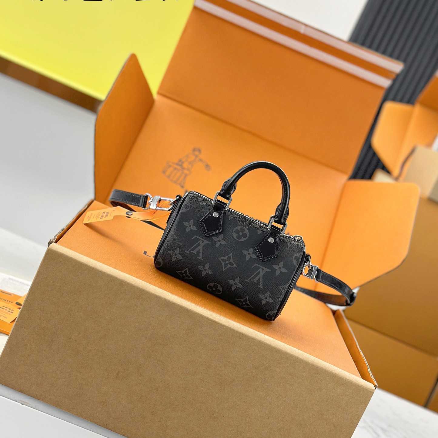 Louis Vuitton Nano Speedy   M26573 - DesignerGu