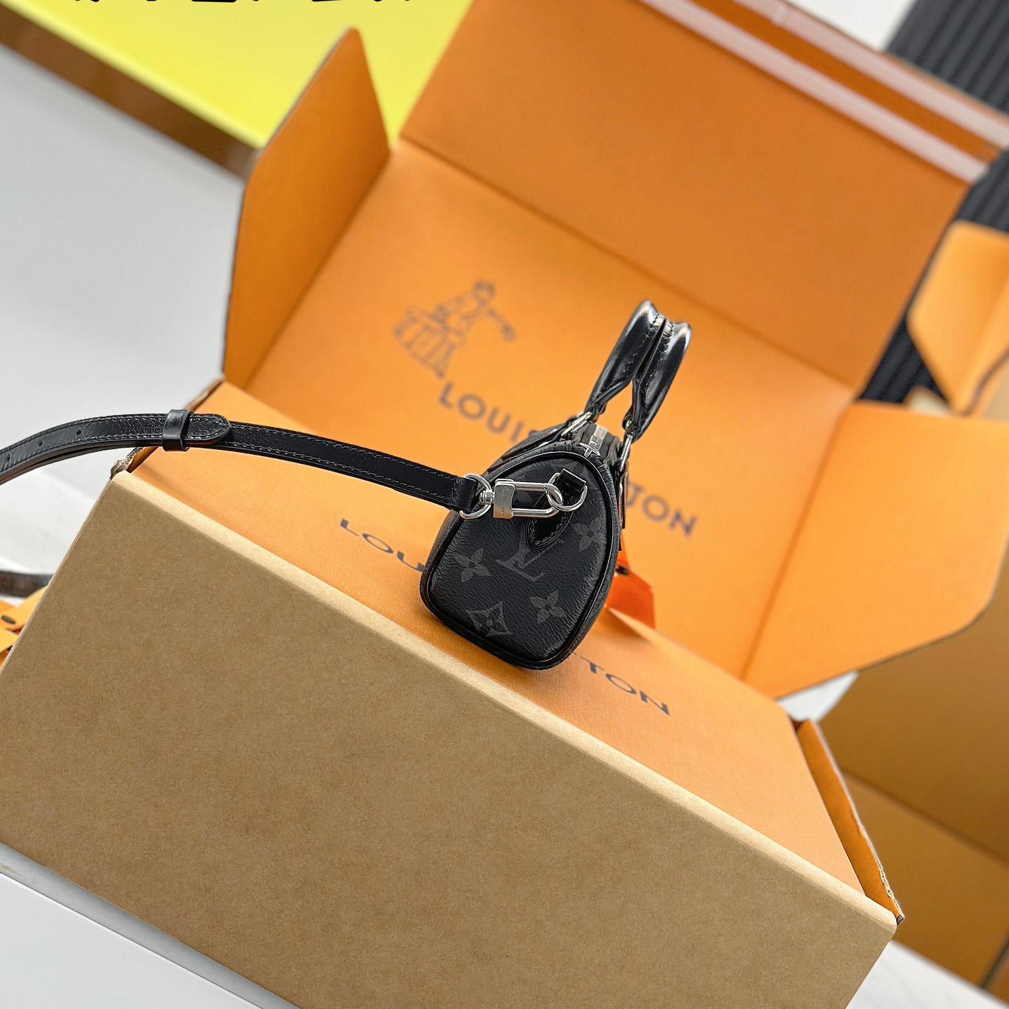 Louis Vuitton Nano Speedy   M26573 - DesignerGu