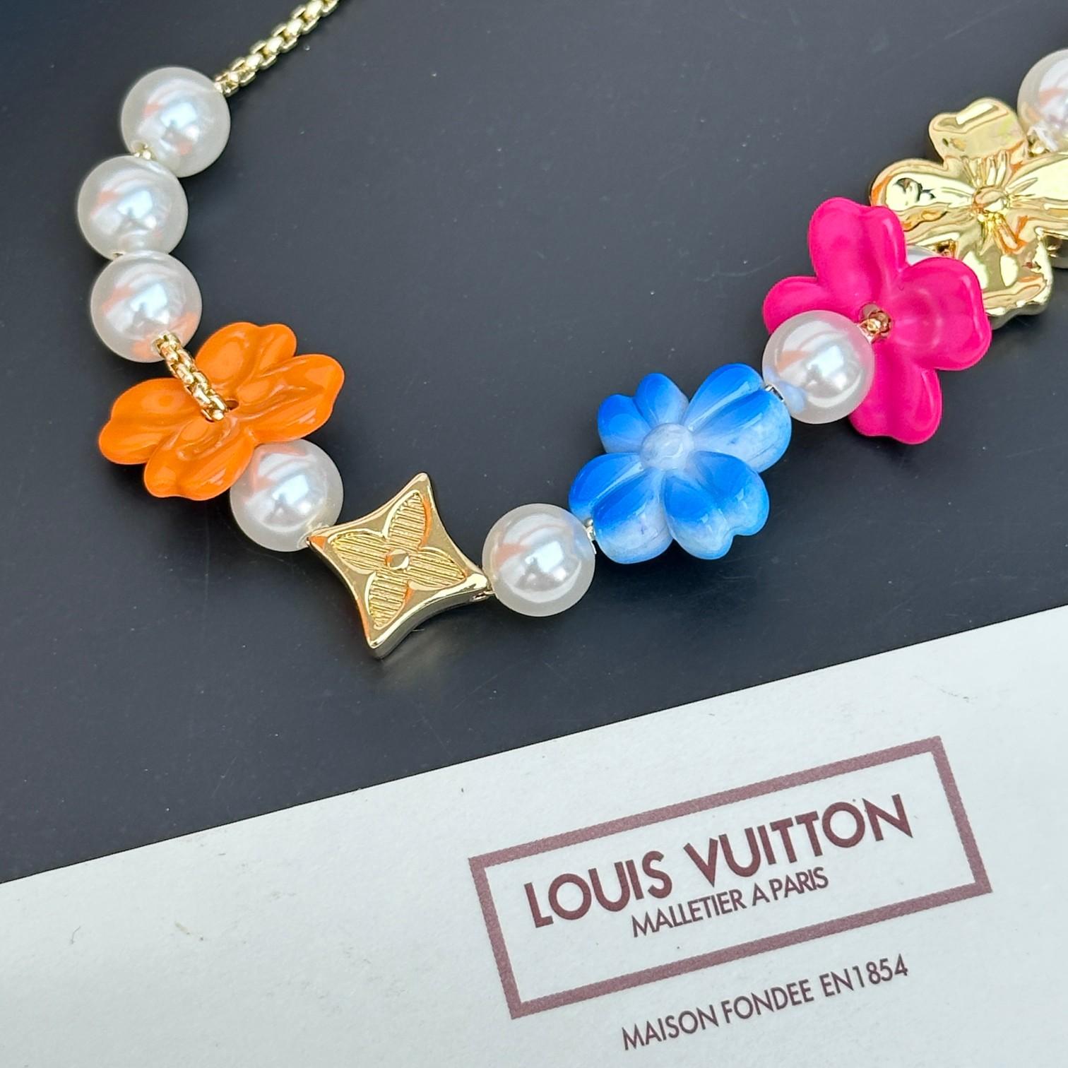Louis Vuitton LV Surfin' Flower Necklace  - DesignerGu