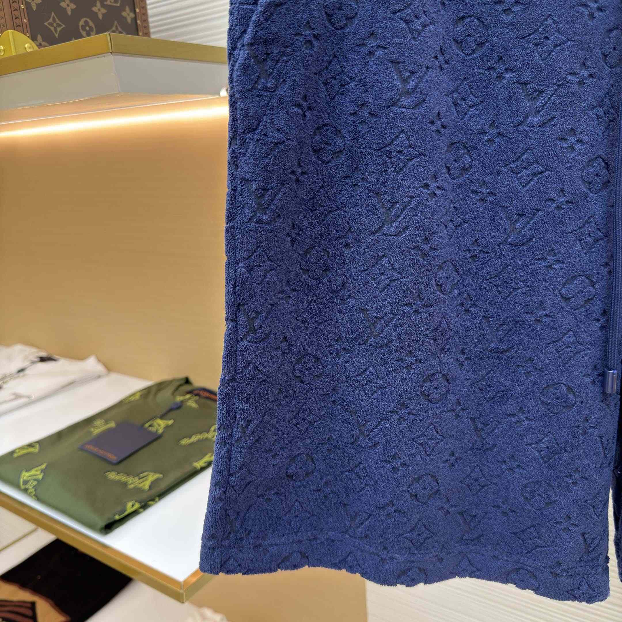 Louis Vuitton Monogram French Terry Shorts    1AHUX6 - DesignerGu