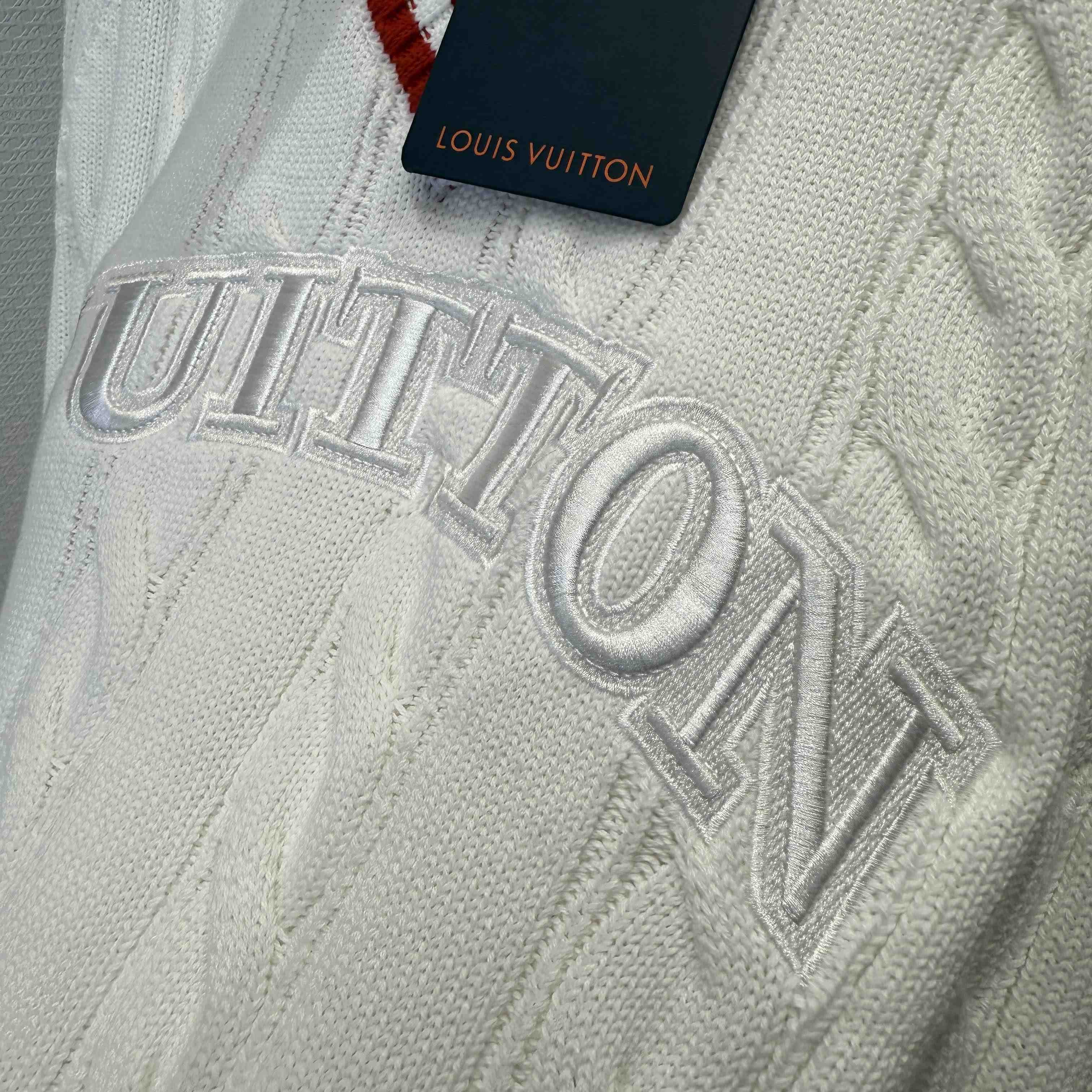 Louis Vuitton Preppy V-Neck Cable Pullover   1AIJYR - DesignerGu