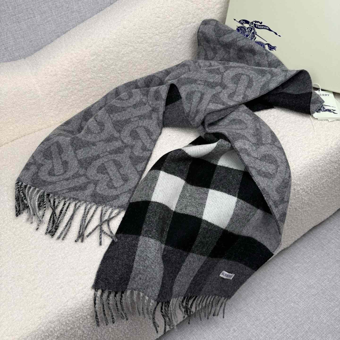 Burberry Reversible Check And Monogram Cashmere Scarf  - DesignerGu