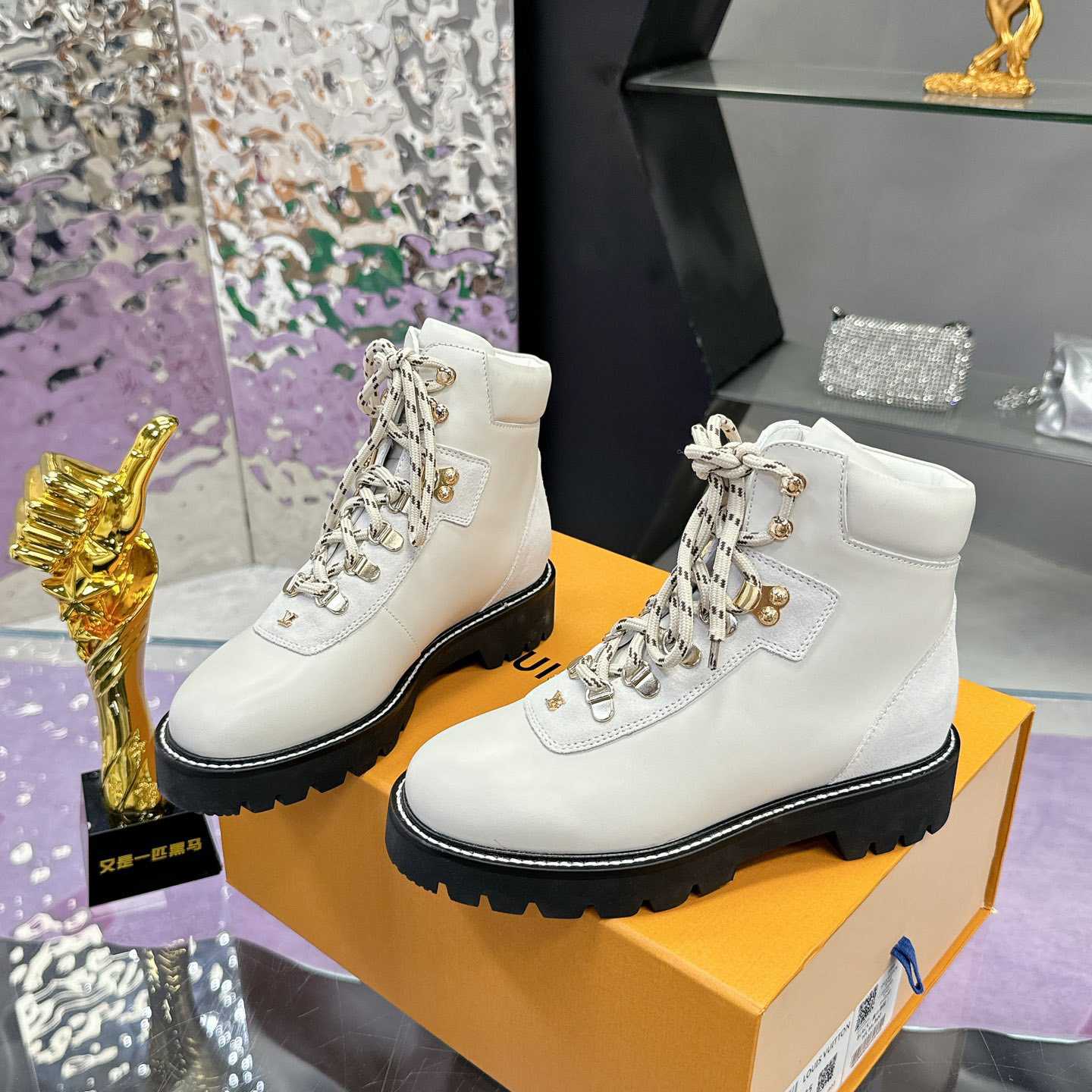 Louis Vuitton Territory Flat Ranger     1ACICS - DesignerGu