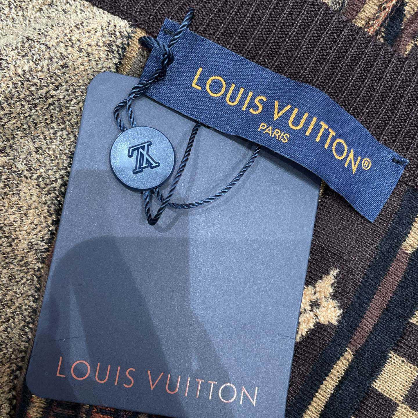 Louis Vuitton Cardigan Vest   1AIM64 - DesignerGu