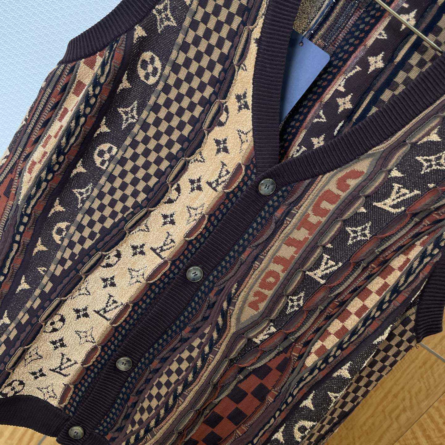 Louis Vuitton Cardigan Vest   1AIM64 - DesignerGu