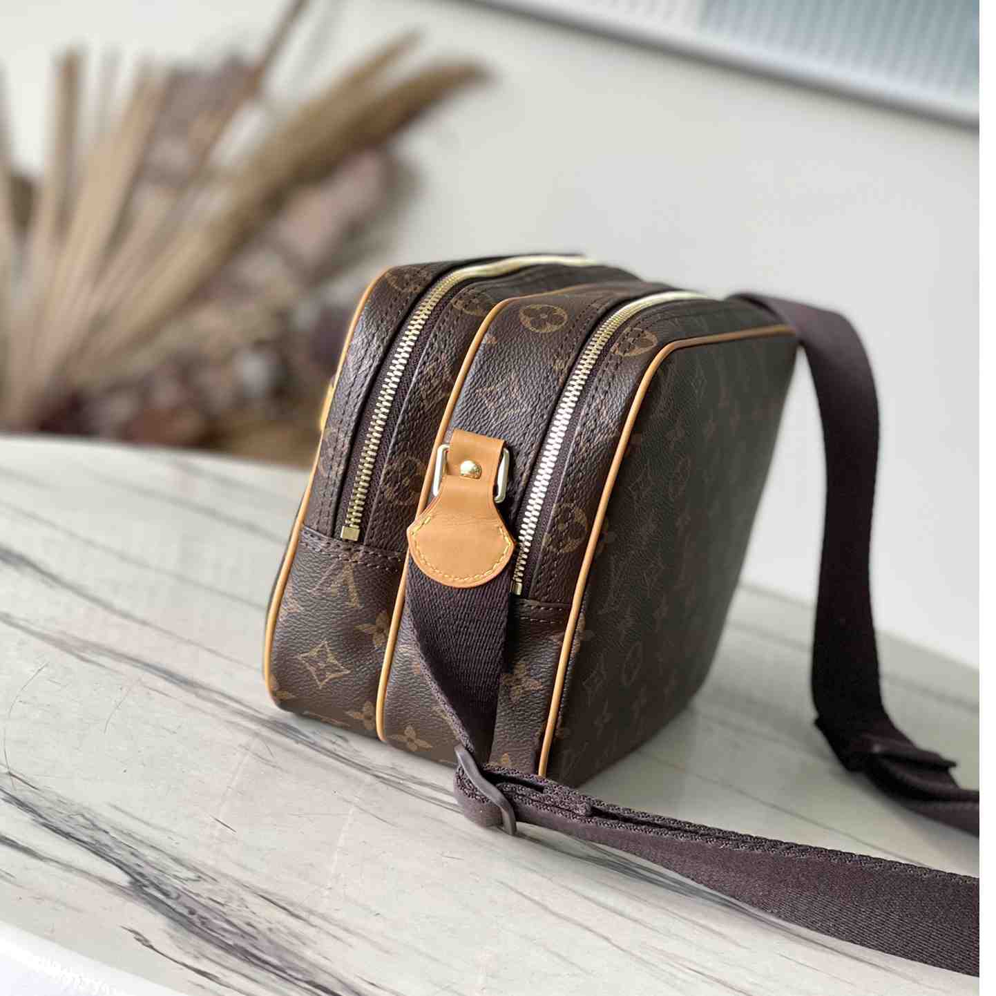 Louis Vuitton Monogram Shoulder Bag (28 x 21 x 11 cm) - DesignerGu