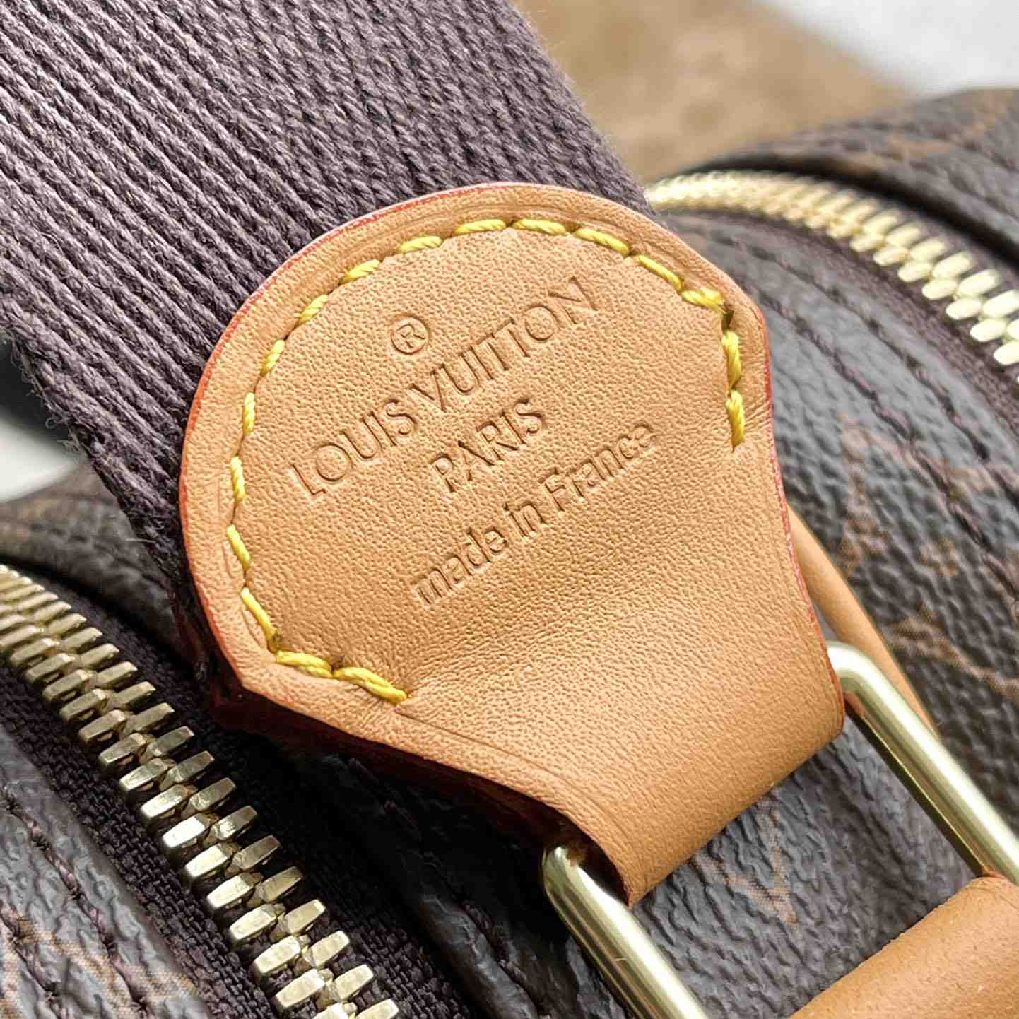 Louis Vuitton Monogram Shoulder Bag (28 x 21 x 11 cm) - DesignerGu