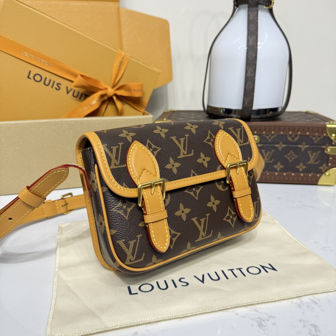 Louis Vuitton Satchel Wearable Wallet   M26805 - DesignerGu
