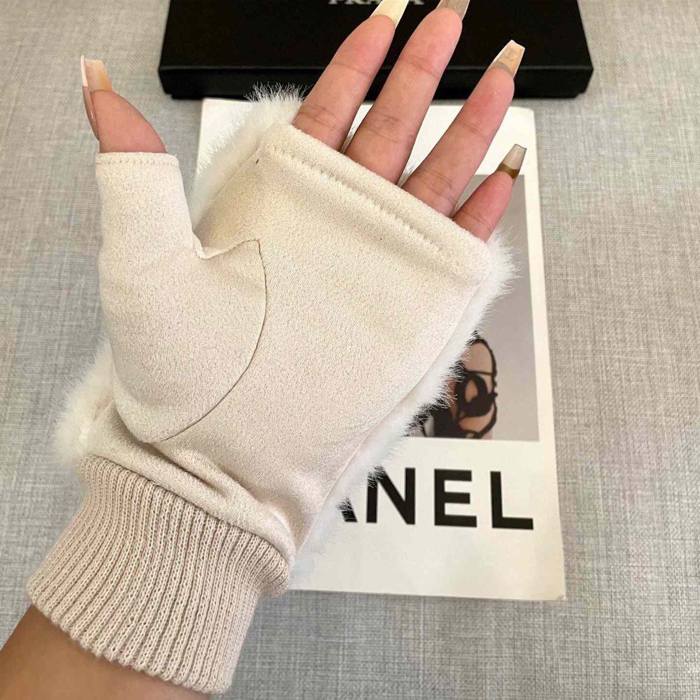 Prada Women's Gloves  - DesignerGu