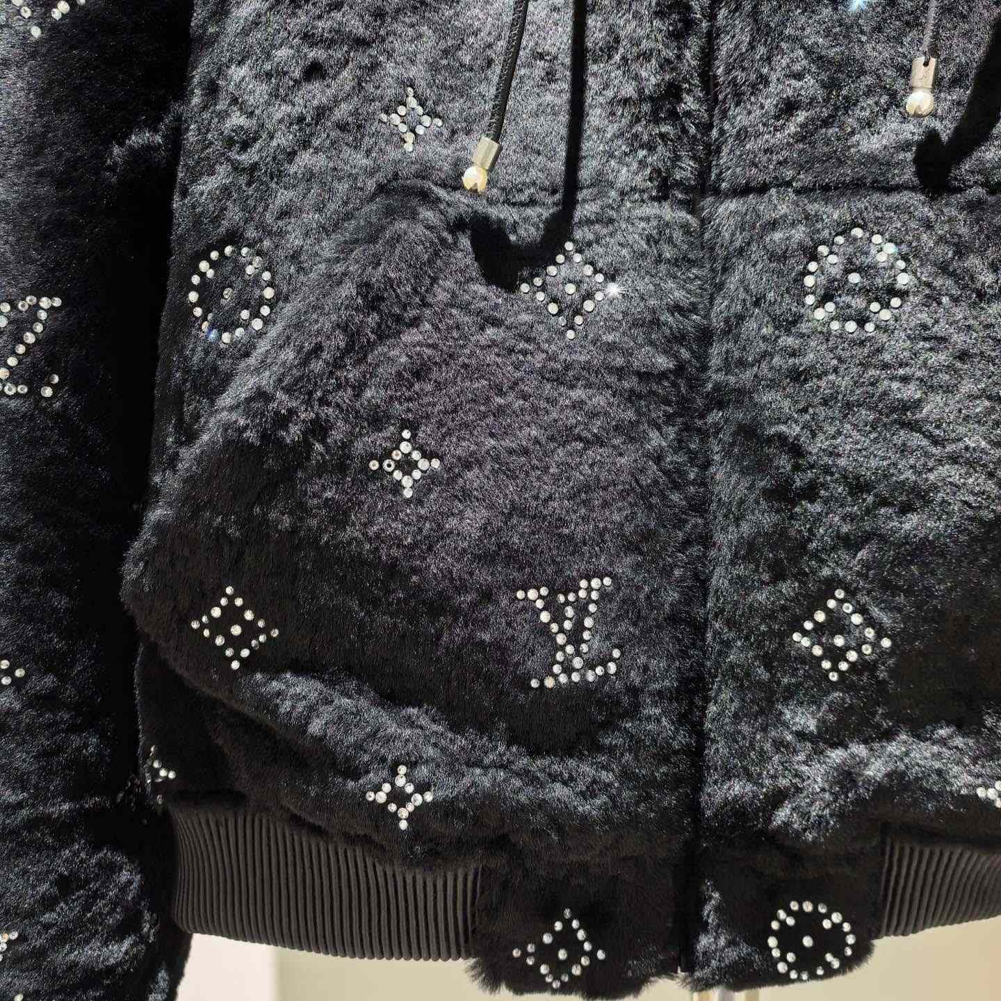 Louis Vuitton Monogram Embellished Shearling Hoodie   1AHBZ0 - DesignerGu