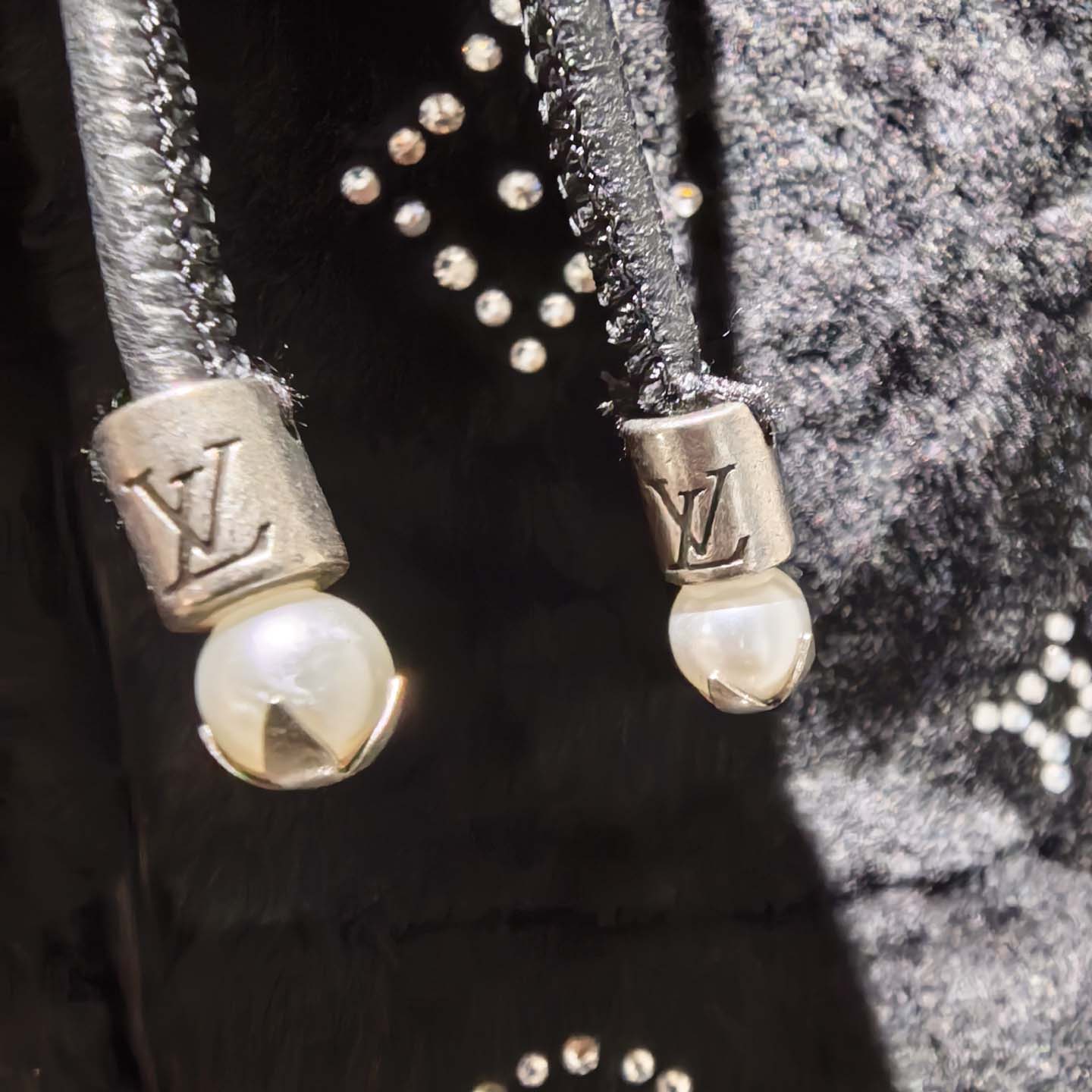 Louis Vuitton Monogram Embellished Shearling Hoodie   1AHBZ0 - DesignerGu