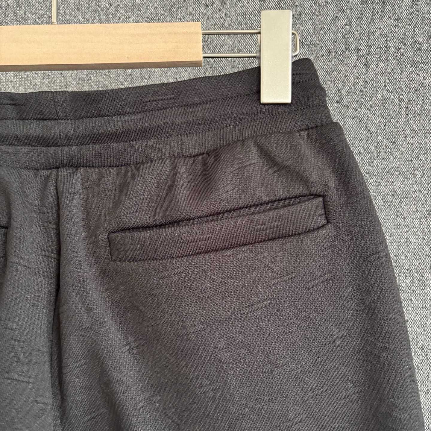 Louis Vuitton Monogram Track Pants   1A7Y05 - DesignerGu