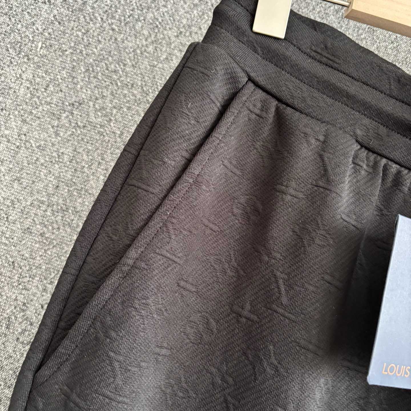 Louis Vuitton Monogram Track Pants   1A7Y05 - DesignerGu