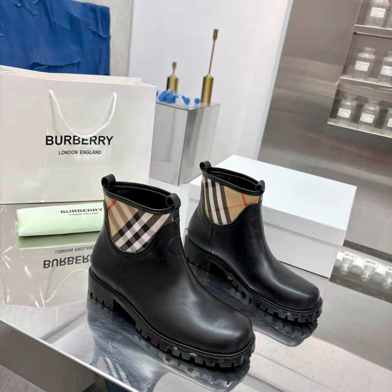 Burberry  Boots - DesignerGu