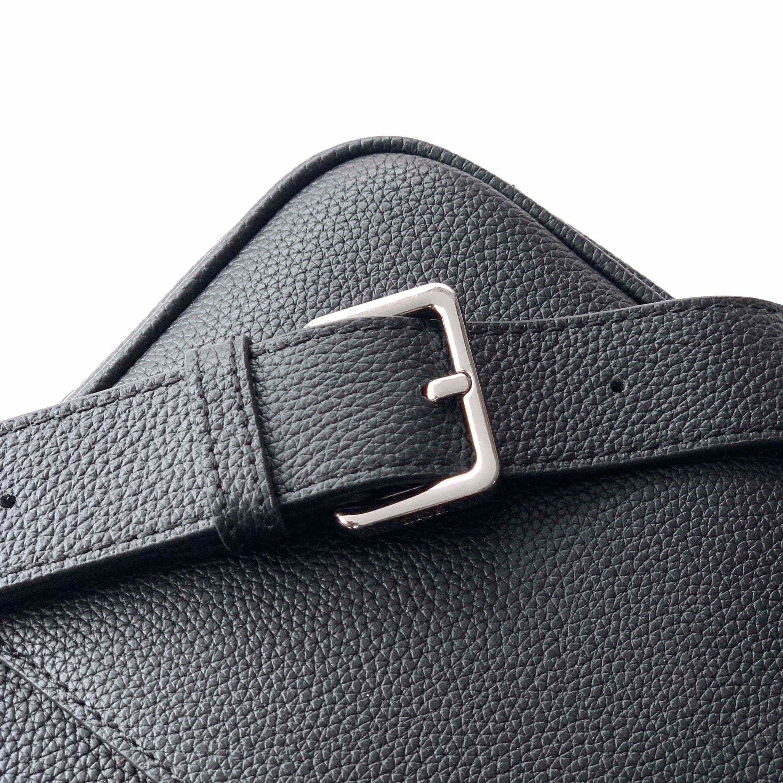 Dior CD Icon Zipped Messenger Bag  - DesignerGu