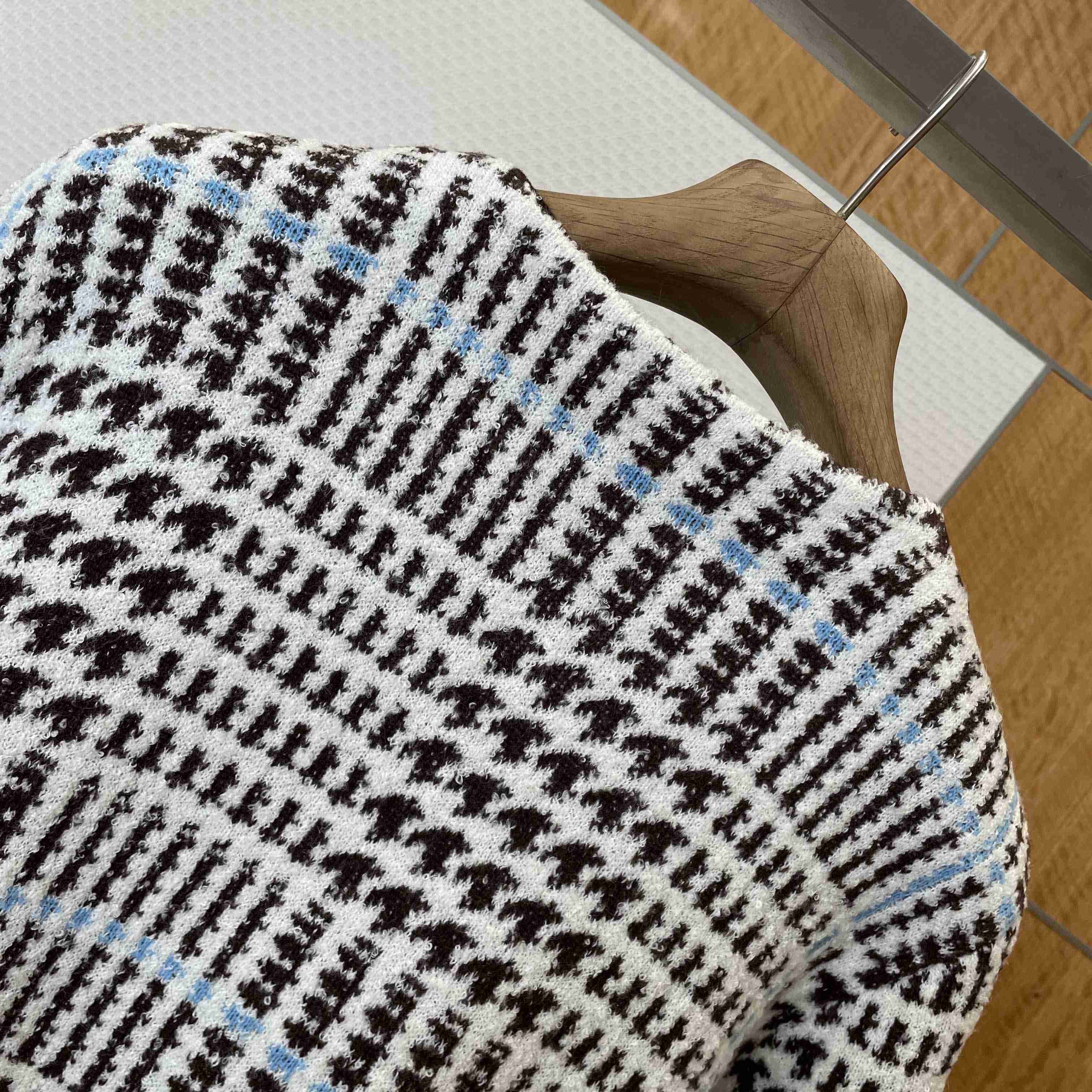 Louis Vuitton Textured Plaid Cardigan   1AJBSP - DesignerGu