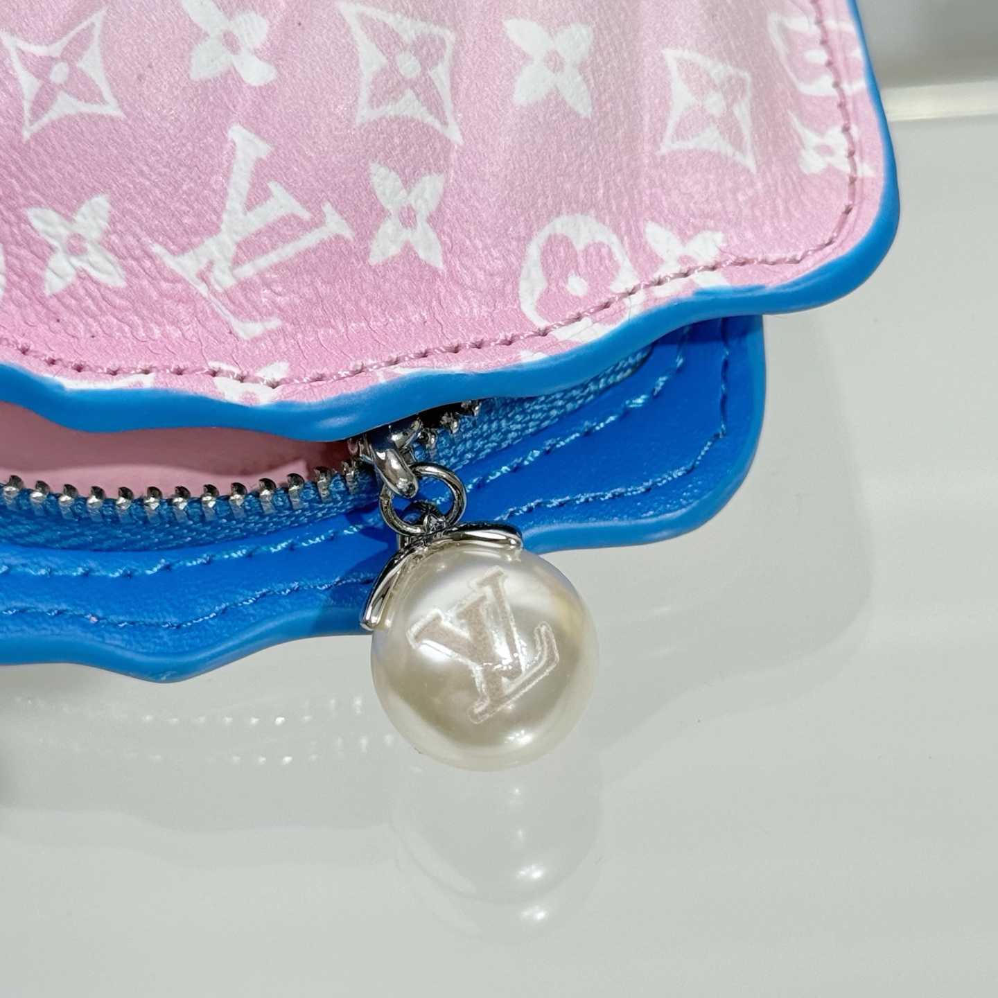 Louis Vuitton LV Shell Bag Charm    - DesignerGu