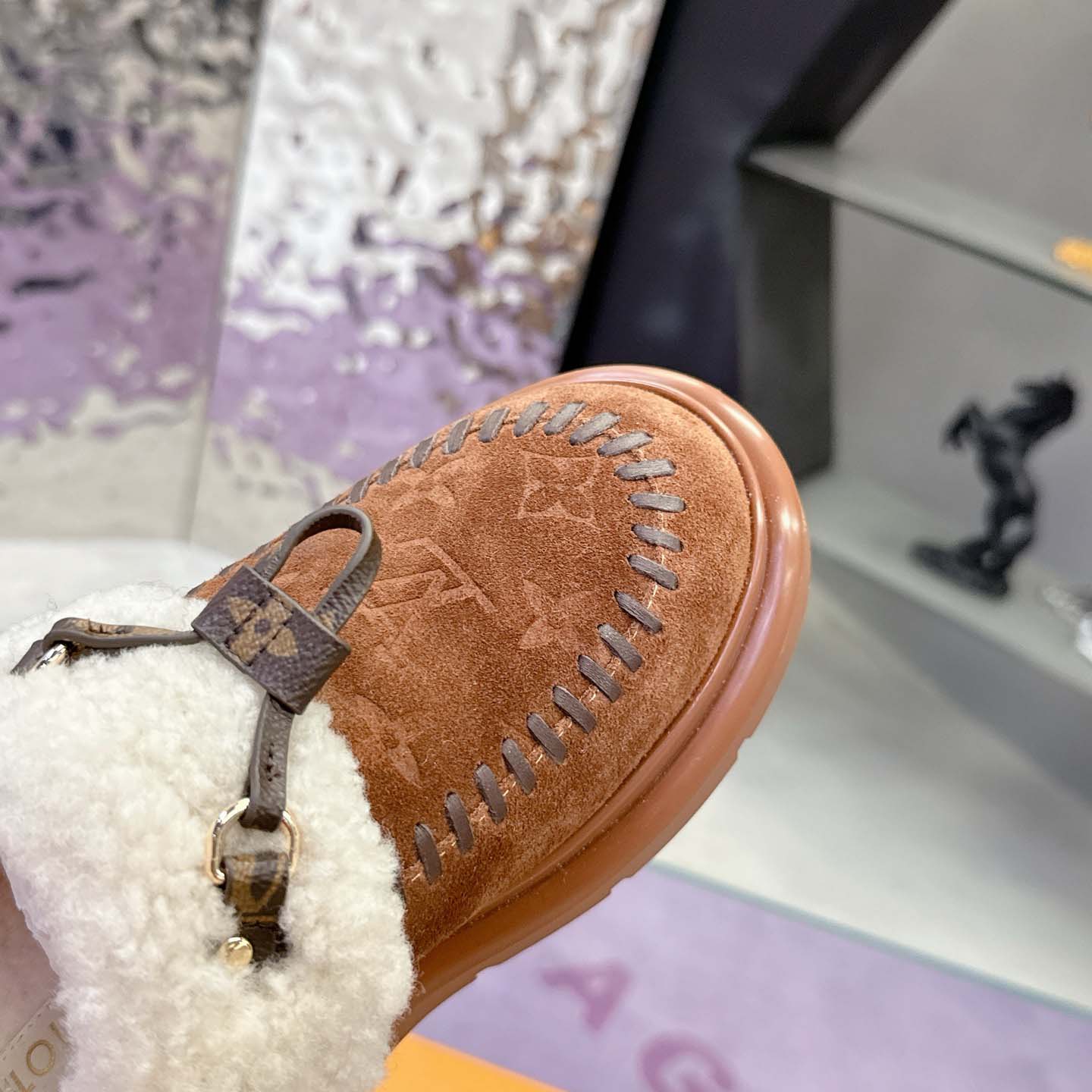 Louis Vuitton Cortina Closed Mule   1AITIN - DesignerGu