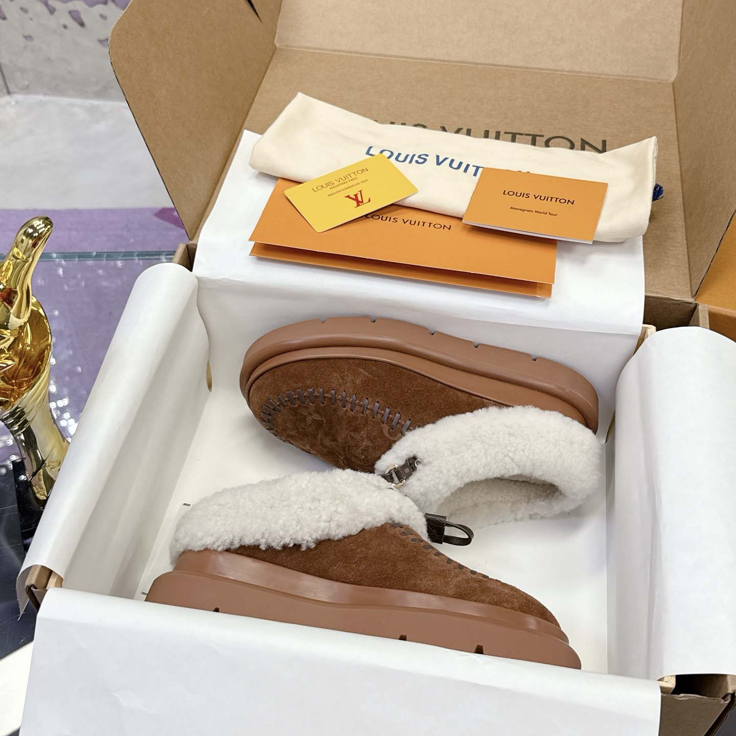 Louis Vuitton Cortina Closed Mule   1AITIN - DesignerGu