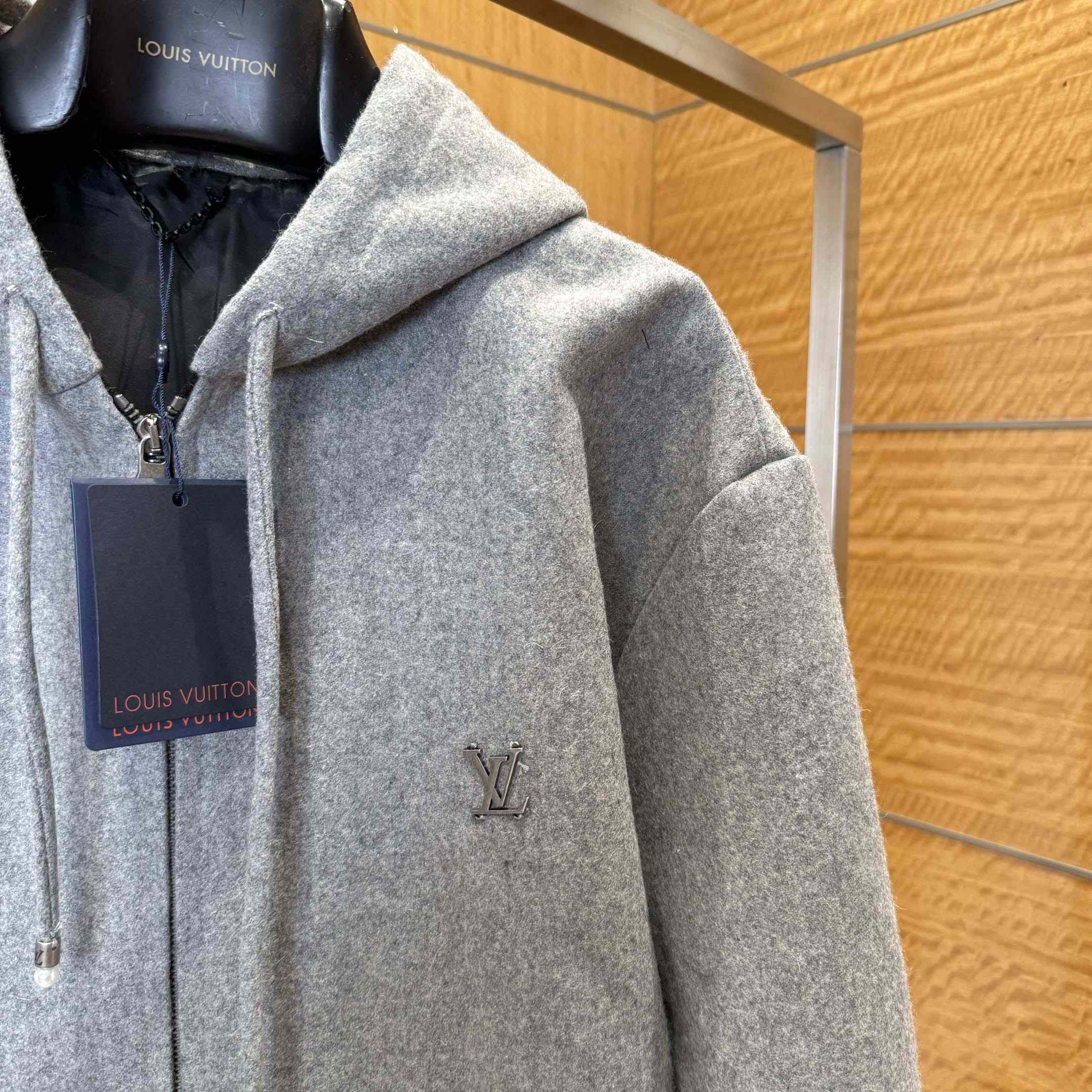 Louis Vuitton Tailored Technical Wool Hooded Blouson   1AFYBQ - DesignerGu