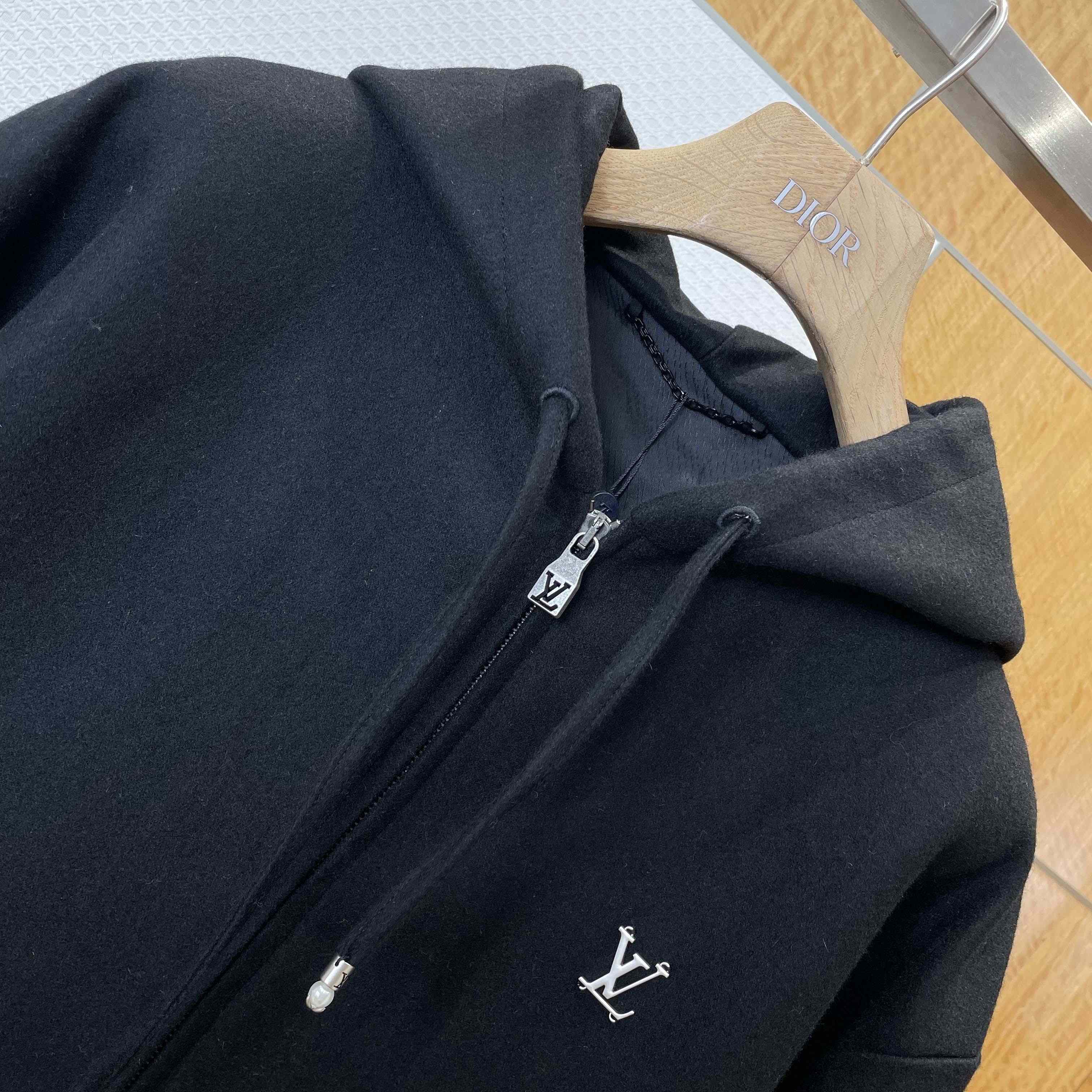 Louis Vuitton Tailored Technical Wool Hooded Blouson   1AIWFA - DesignerGu