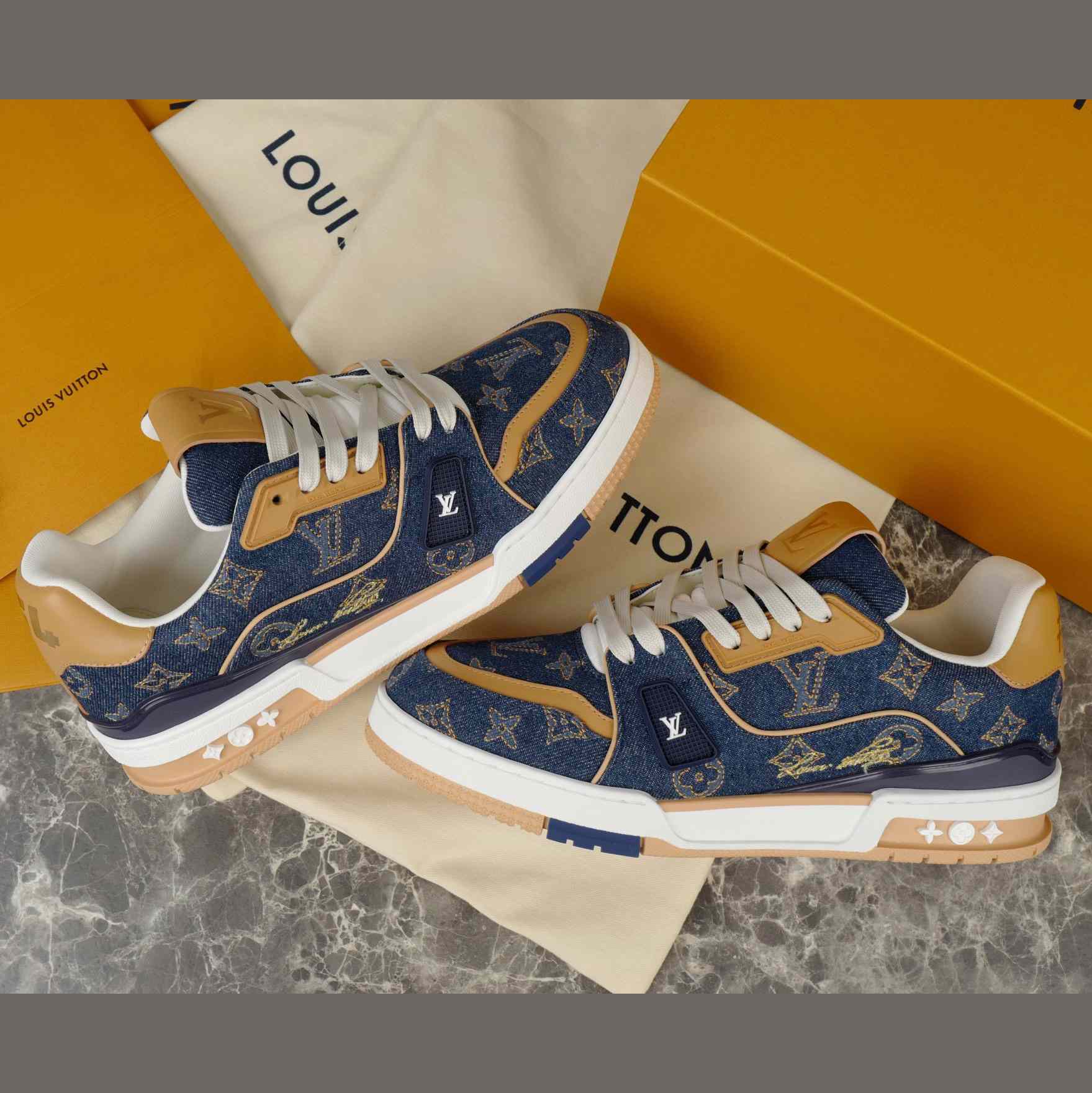 Louis Vuitton LV Trainer Sneaker   1AJ354 - DesignerGu