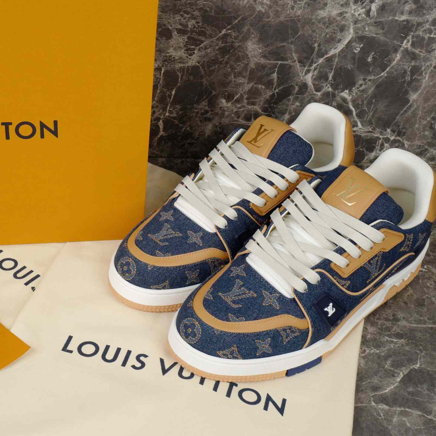 Louis Vuitton LV Trainer Sneaker   1AJ354 - DesignerGu