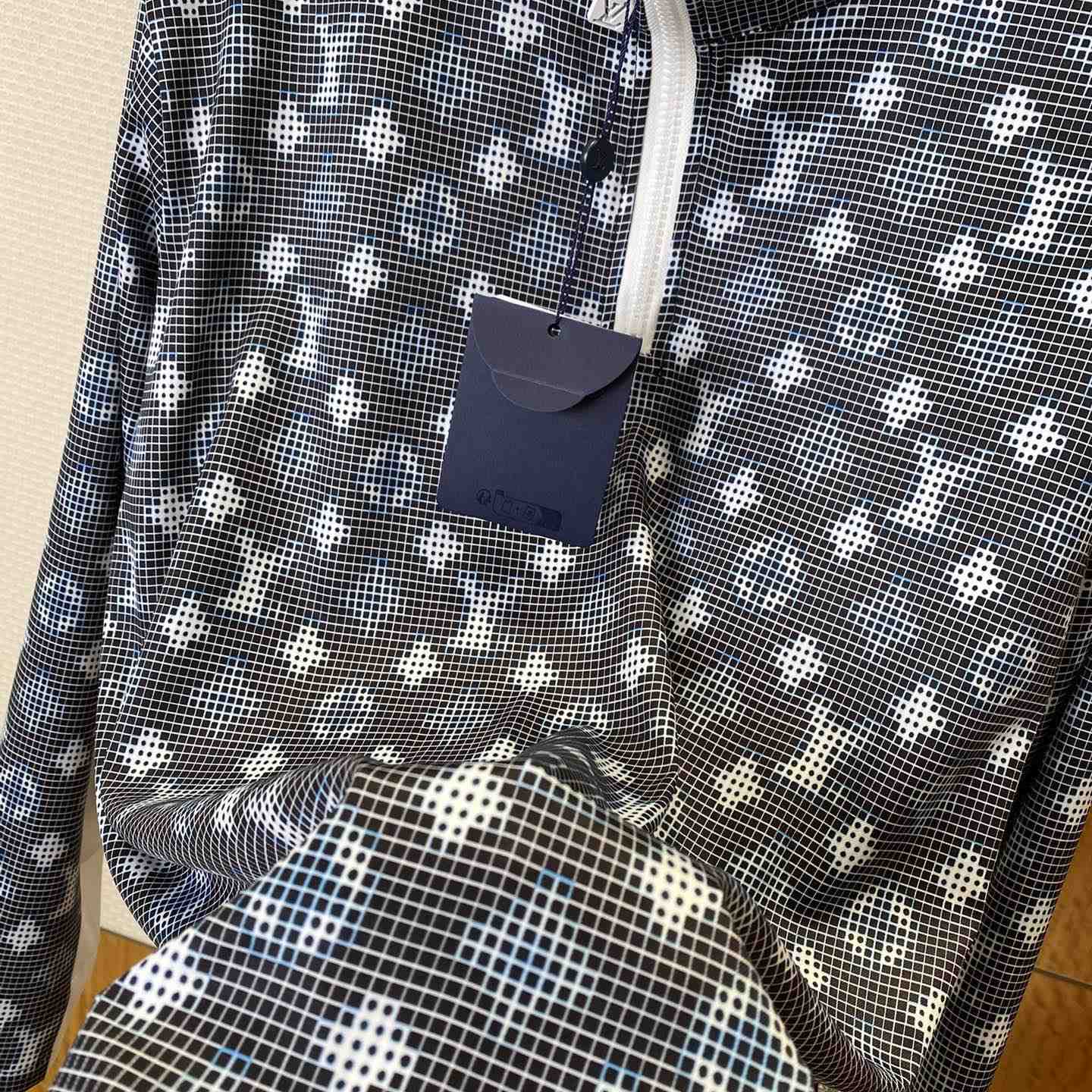 Louis Vuitton Monogram Technical Long-Sleeved T-Shirt   1AJCDC - DesignerGu