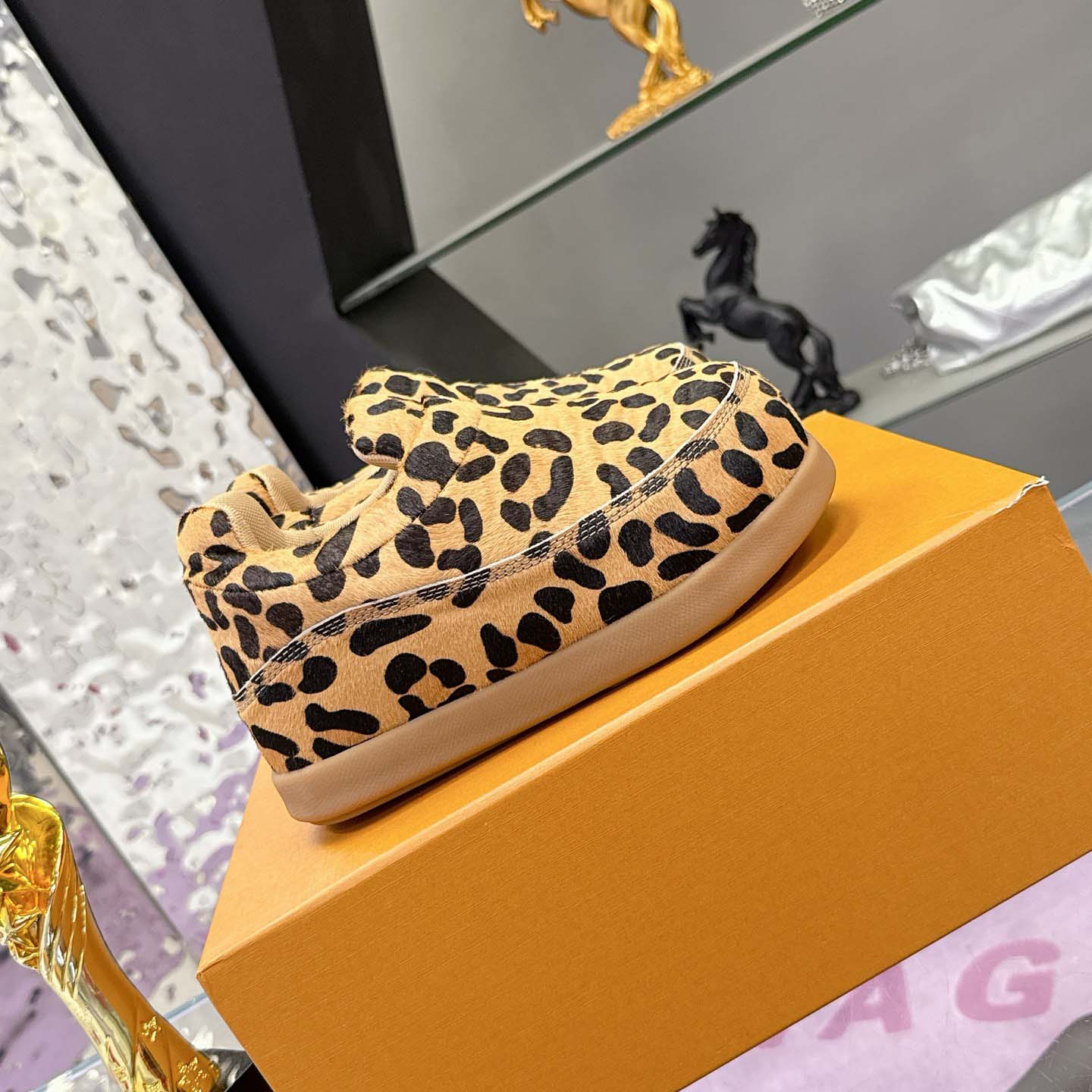 Louis Vuitton LV Yeti Slip On   1AIKKQ - DesignerGu