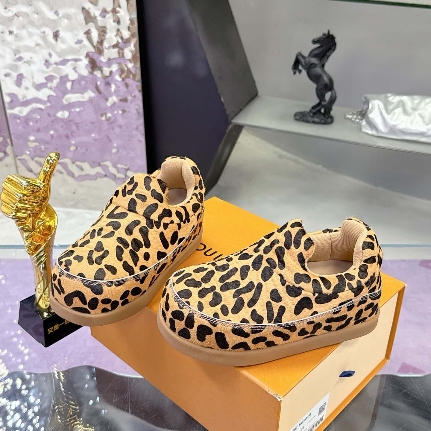 Louis Vuitton LV Yeti Slip On   1AIKKQ - DesignerGu