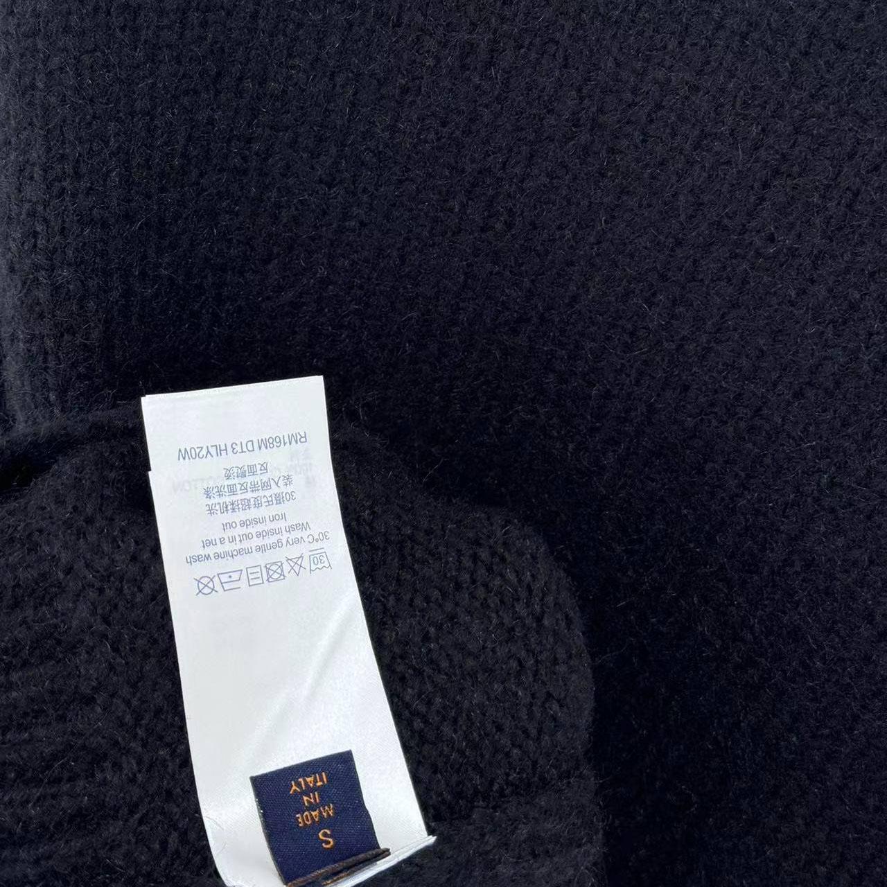 Louis Vuitton Chunky Intarsia Signature Cardigan   1AJBXP - DesignerGu