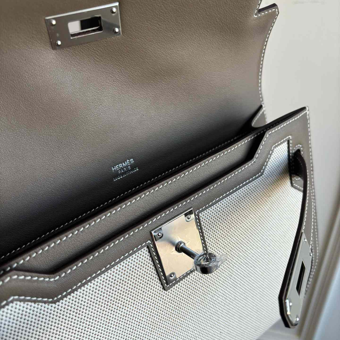 Hermes Kelly Depeches 25 Pouch - DesignerGu