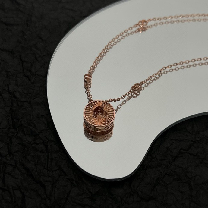 Gucci Icon Round Heart Cut Out Pendant - DesignerGu