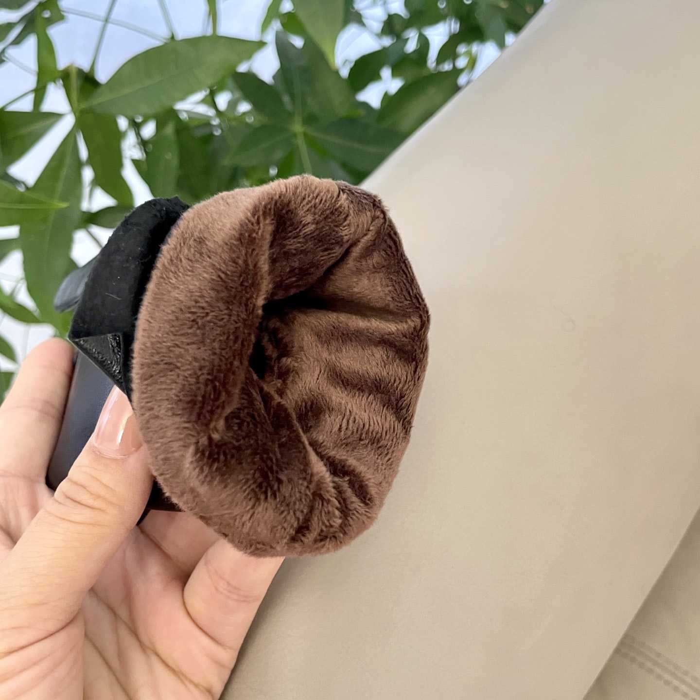 Louis Vuitton Gloves - DesignerGu