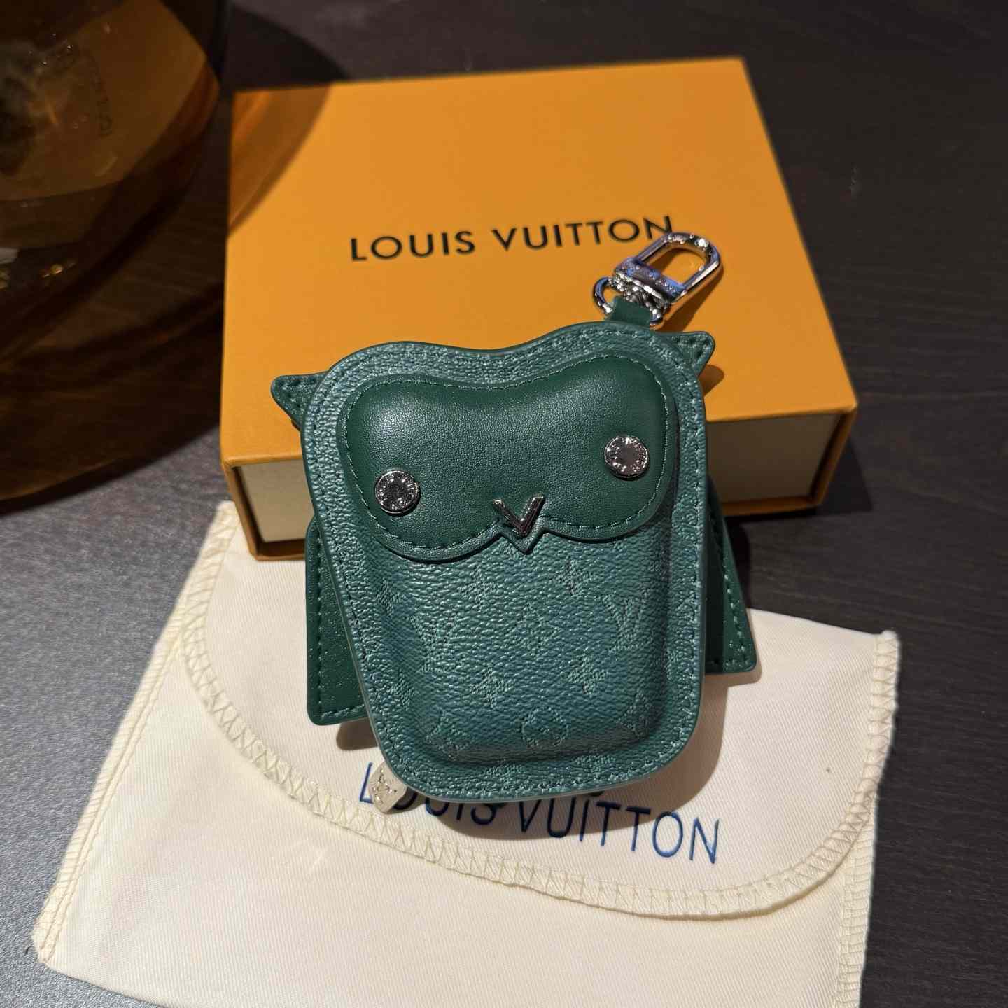 Louis Vuitton LV Owl Bag Charm S00 - DesignerGu