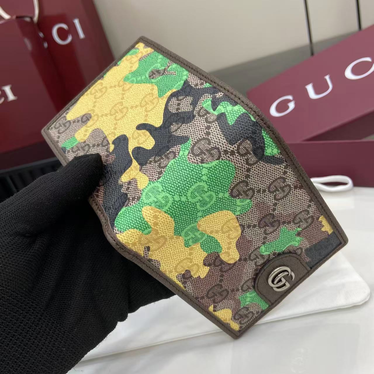 Gucci GG Bi-fold Wallet - DesignerGu