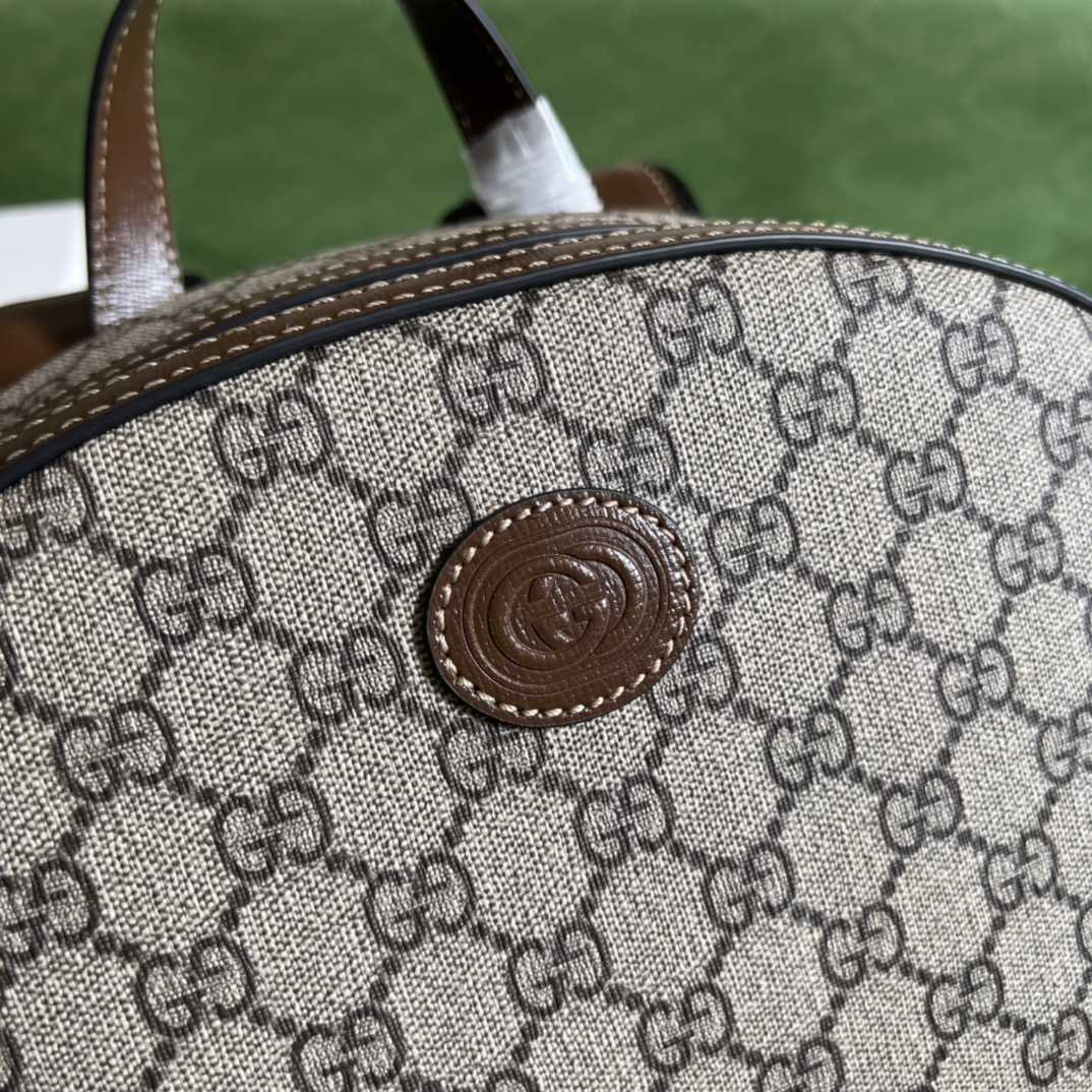 Gucci GG Supreme Canvas Backpack   31.5-41-14.5cm - DesignerGu