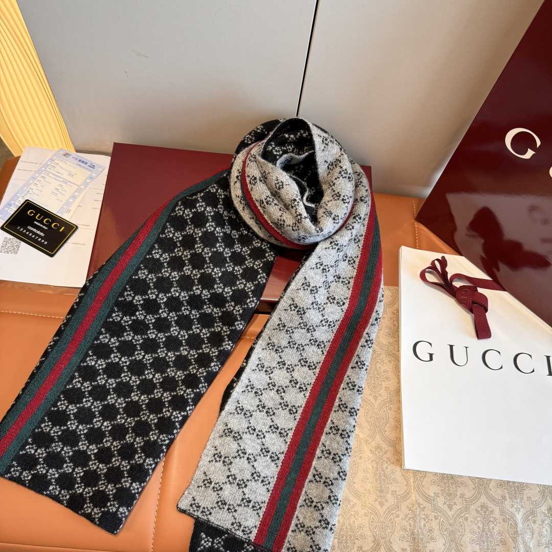 Gucci GG Supreme Scarf - DesignerGu
