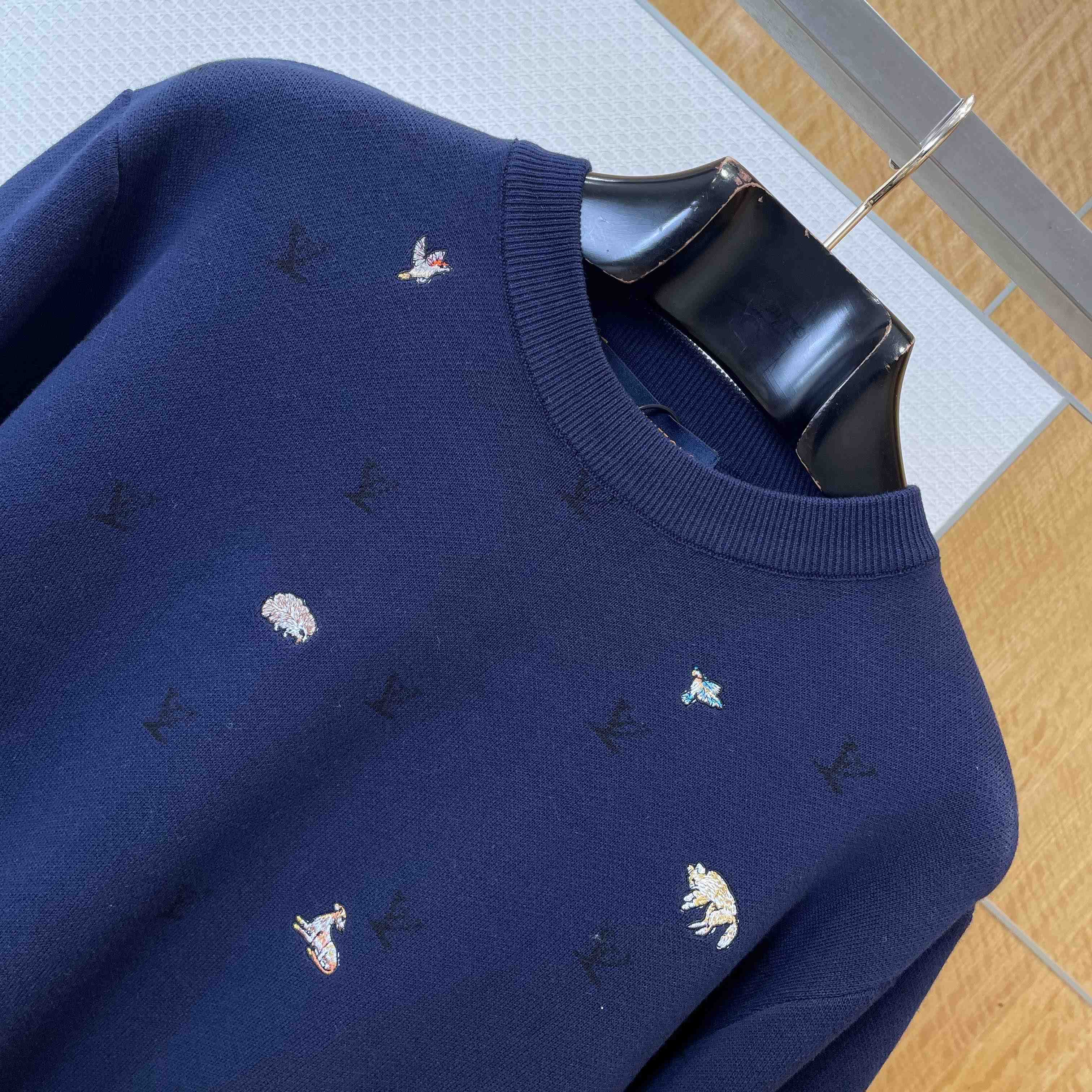 Louis Vuitton LV Blason Long-Sleeved Crewneck - DesignerGu