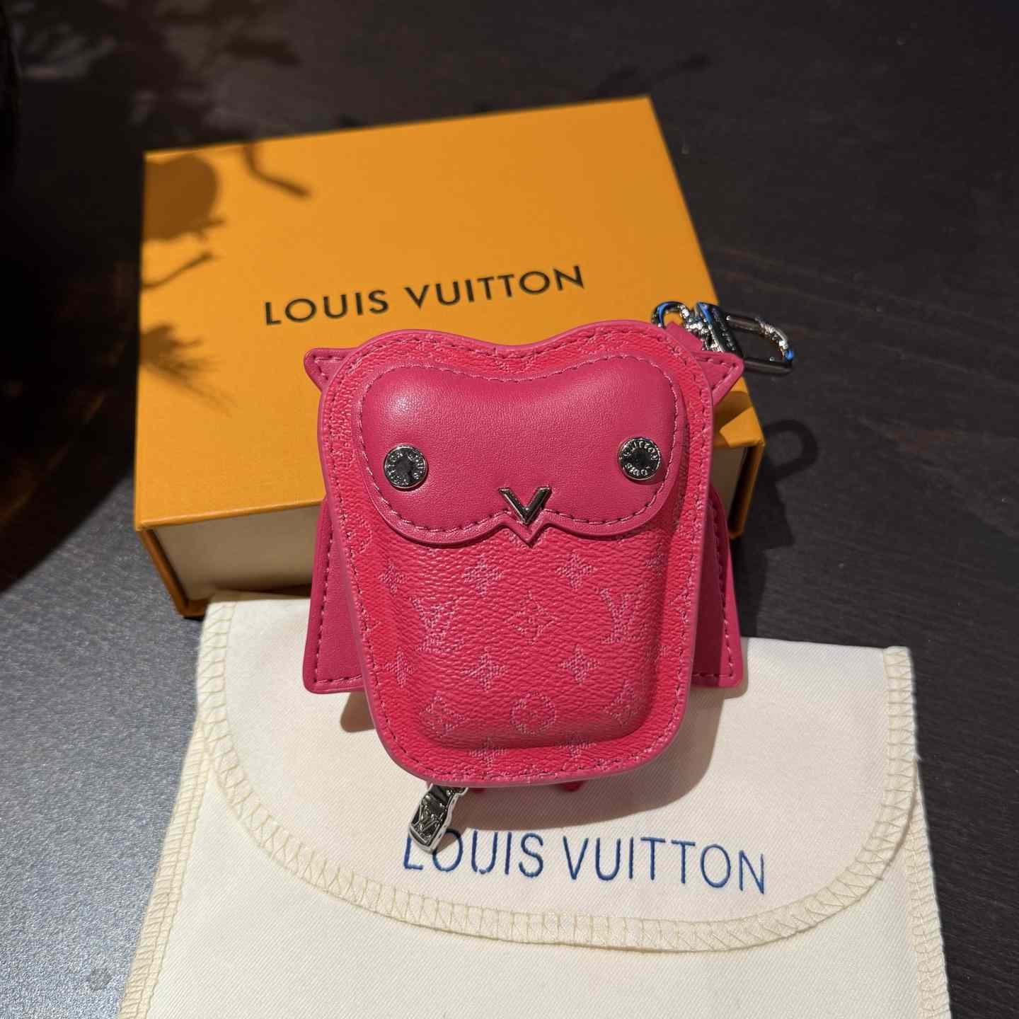 Louis Vuitton LV Owl Bag Charm S00 - DesignerGu
