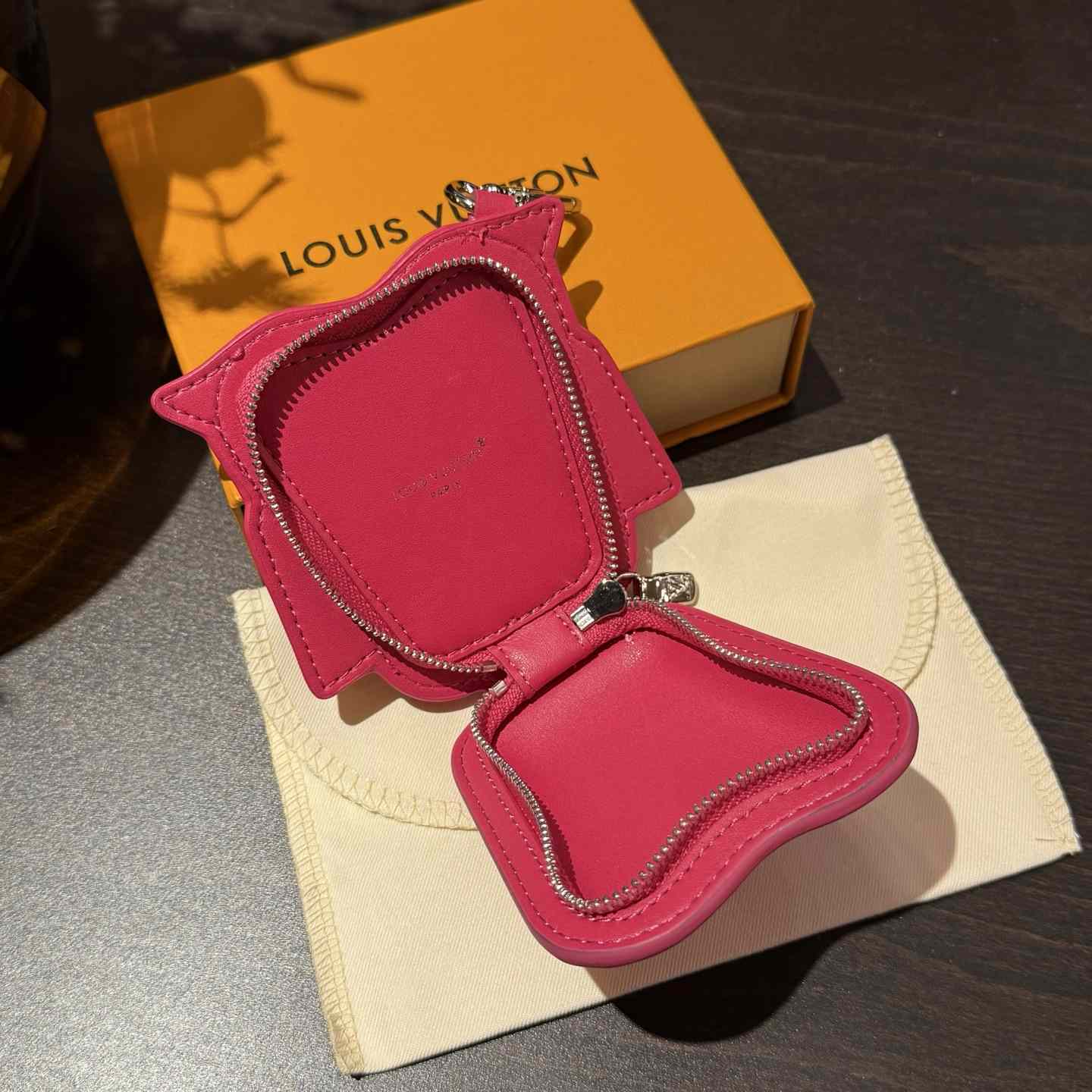 Louis Vuitton LV Owl Bag Charm S00 - DesignerGu