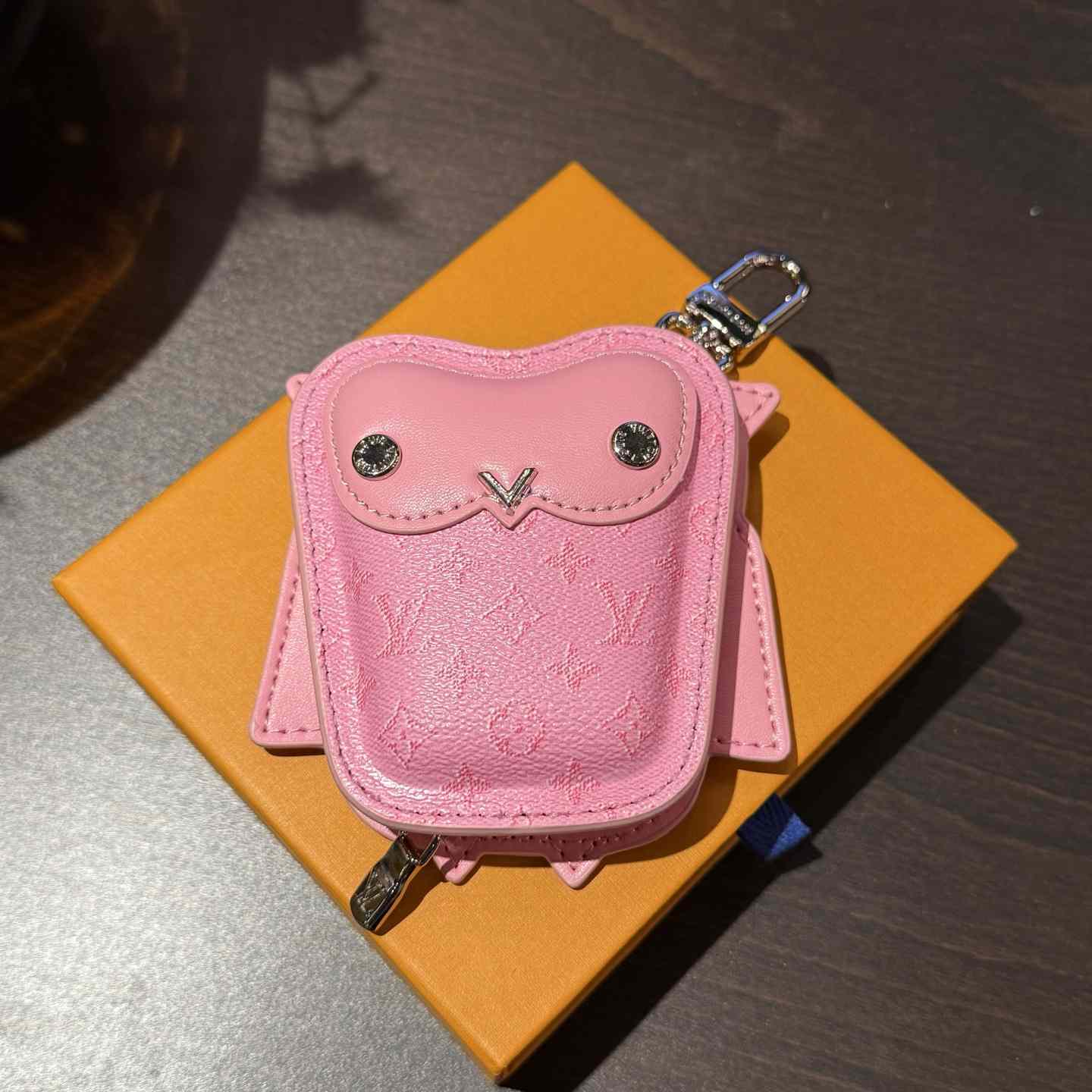 Louis Vuitton LV Owl Bag Charm S00 - DesignerGu