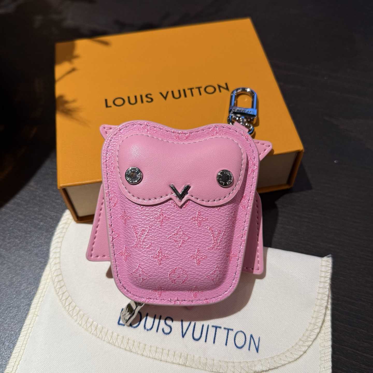 Louis Vuitton LV Owl Bag Charm S00 - DesignerGu
