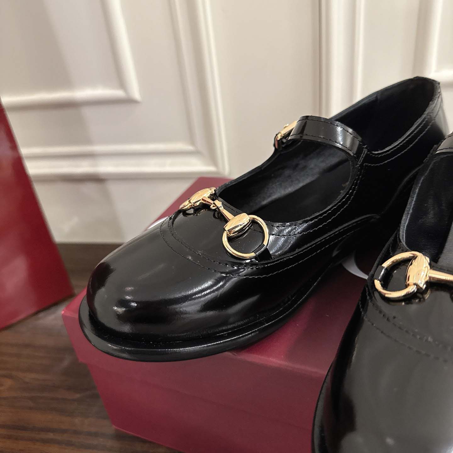 Gucci Women's Mary Jane With Horsebit - DesignerGu