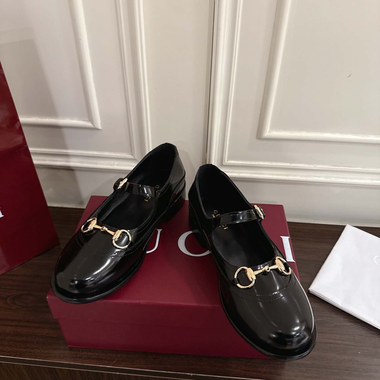 Gucci Women's Mary Jane With Horsebit - DesignerGu